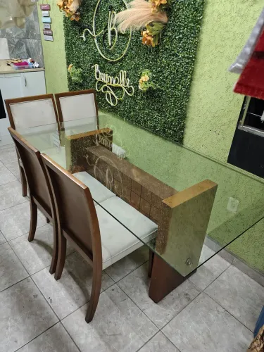 Mesa de jantar com 4 cadeiras 1.80 x 1.00 mts