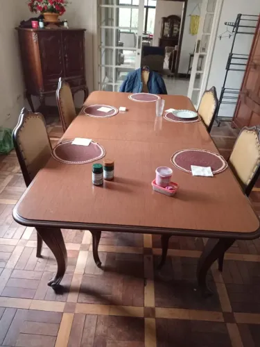 Para vender hoje ( Mesa Antiga Chipandelle com 10 cadeiras)