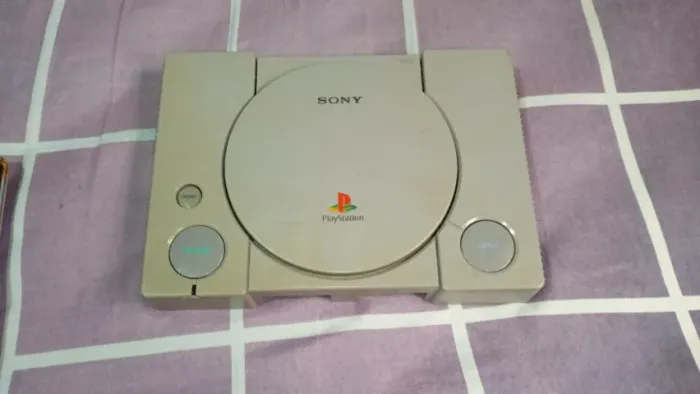Playstation 1modelo FAT com defeito