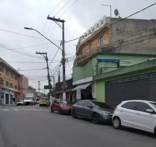 Oportunidade Única: Imóvel com 3 Casas e 1 Salão Comercial em Osasco/SP