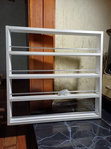 Espositor de Esmalte (Formato Quadrado 58x58cm)