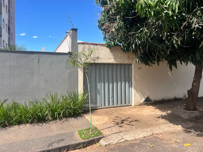 Aluga-se casa bairro Tubalina próximo Praia Clube entrada cidade Jardim