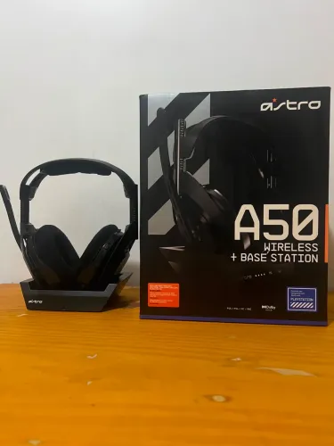 Headset Gamer Astro A50 Wireless + Base Station (PS5 / PS4 / PC / Mac) - Na Caixa