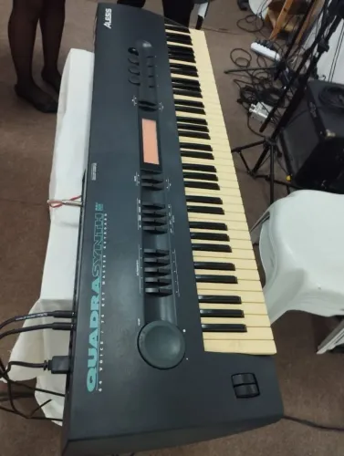 Sintetizador quadrasynths alesis