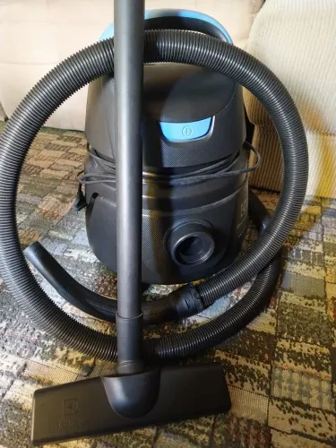 Aspirador de pó Eletrolux semi-novo