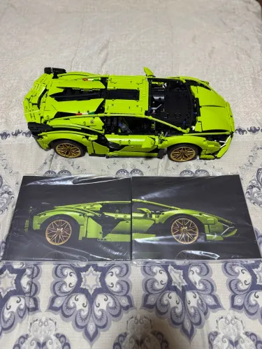 Vendo Lego Technic Lamborghini Sian 3696 peças com caixa e manuais ultra detalhados