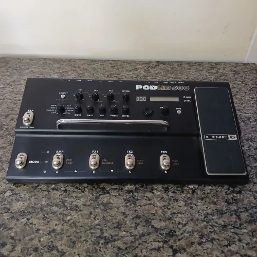 Pedaleira de guitarra Line 6