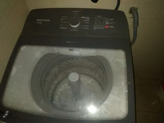 Vendo uma máquina de lava semi nova da Brastemp 12 kilos