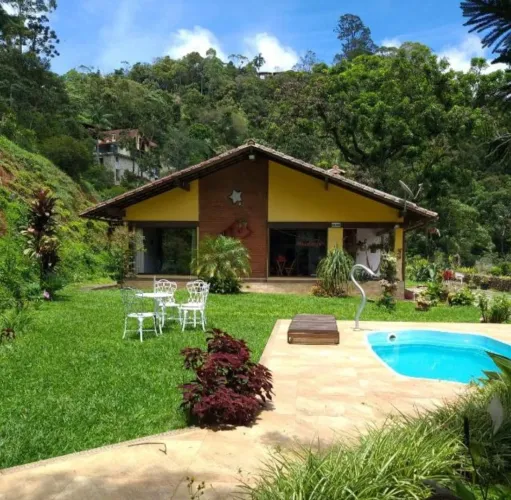 Casa linear em Mury com 320m² de área construída