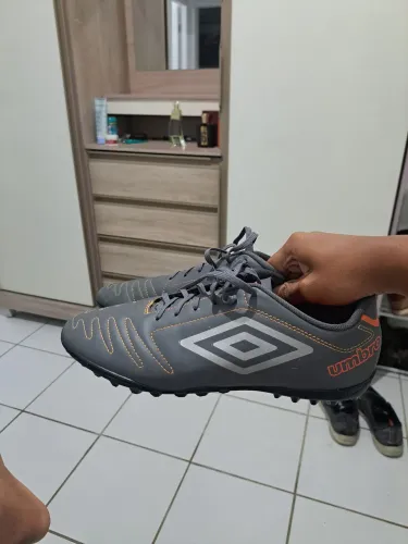 chuteira society pra vender logo
