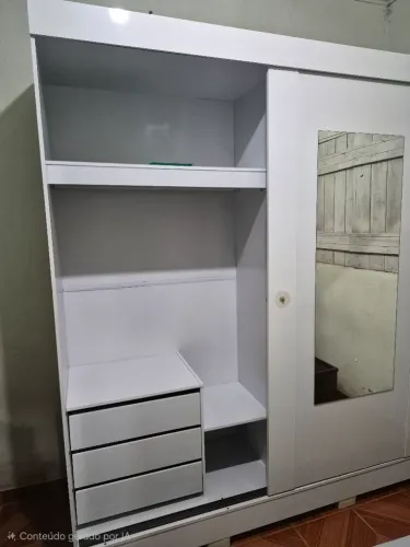 Guarda roupa, cama box e mesa suspensa