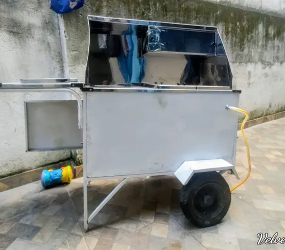 Carrinho de hot dog e churrasquinho multiplo pouco usado.  Vem fazer dinheiro..