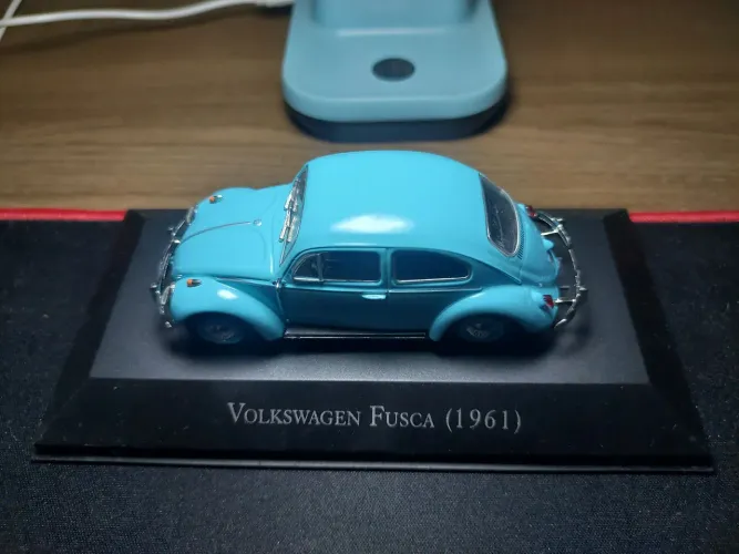 MINIATURA FUSCA AZUL 1961 1:48