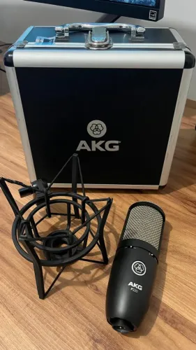 Microfone AKG P220 Condensador Cardioide