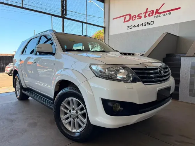 Toyota Hilux SW4 SRV D4-d 4X4 3.0 TDI Dies. AUT 2015