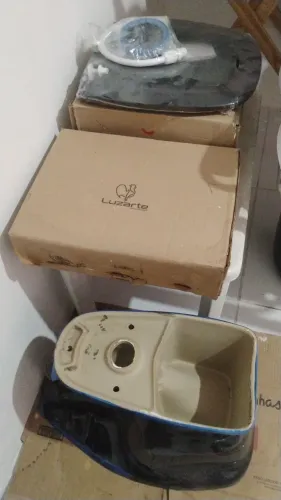 Vaso sanitário com caixa acoplada e pia quadrada preta novo na caixa marca luzarte