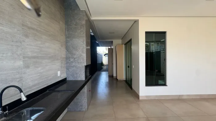 Casa térrea 3 Suítes/ Energia Solar e Piscina - 309 Sul