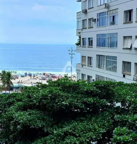 Posto 5 - 4 quartos, quadra da praia