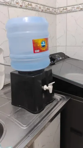 Dispensador de água com Garrafão pequeno 10 litros 