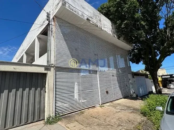 Prédio inacabado na Vila Redenção