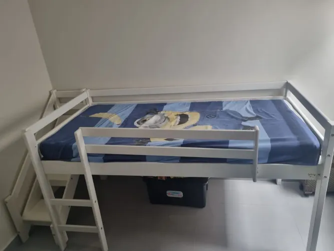 Cama infantil com escorregadeira