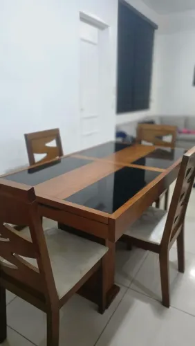 Mesa de Jantar de Madeira Expansível