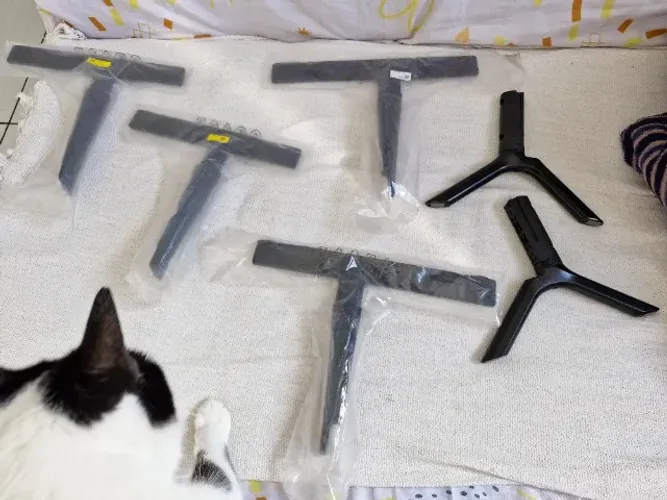 VENDO PÉS DA TV SAMSUNG.. TV 65 POLEGADAS TV DE 50 POLEGADAS E TV DE 43 POLEGADAS
