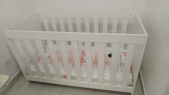 Berço com colchão usado em bom estado