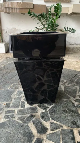 Vazo de plantas - feito de porcelanato - preto
