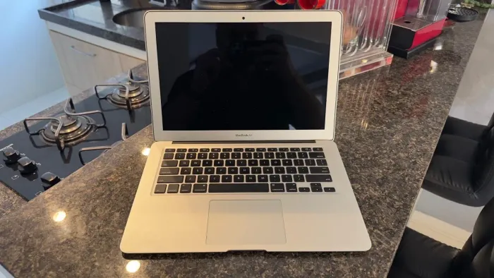 MacBook Air 13" Apple Intel (Core i7 | 8GB RAM | SSD 500gb (44 ciclos bateria)