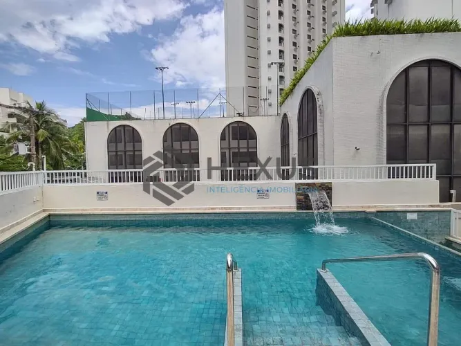 Apartamento com varanda e lazer na Praia da Enseada, Guarujá