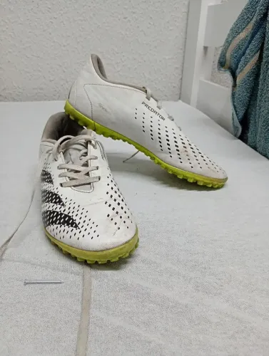 Chuteira Society Adidas Predator - Branca/Verde Limão - Tam. 40 (Usada)