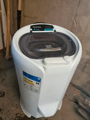Vendo centrífuga de roupas Wanke de 8,8 kg.