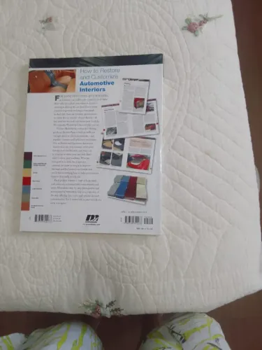 Livro "Como restaurar e personalizar interiores de automóveis"