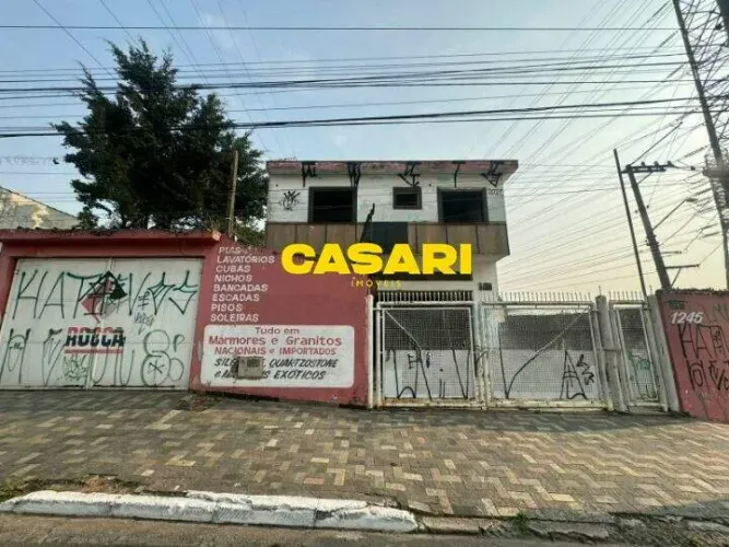 Terreno com galpão e casa para reforma 500m² em ótima localização