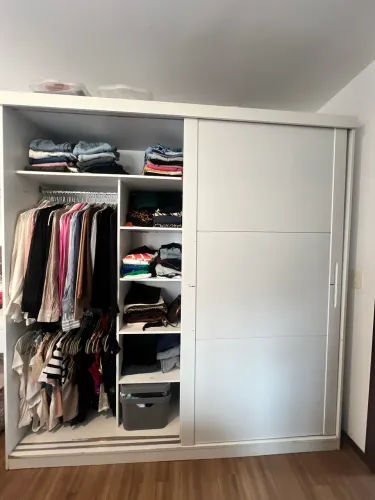 Guarda roupas usado