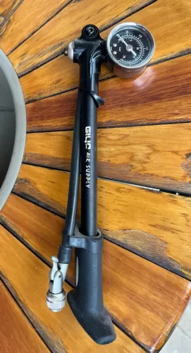Bomba Giyo de suspensão de bicicleta