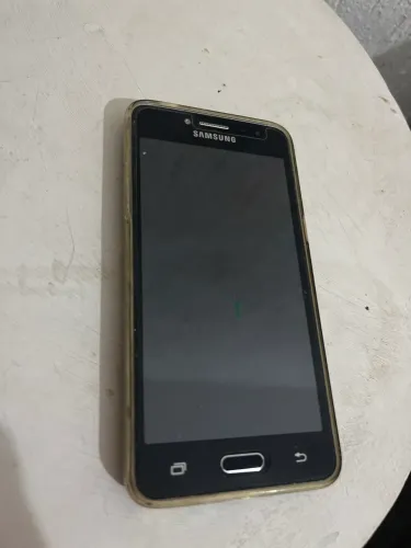Celular Samsung (não lembro o ano e nem o modelo, ele é antigo já)