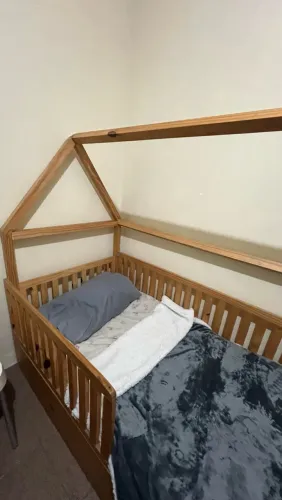 Vendo cama montessoriana toda na madeira