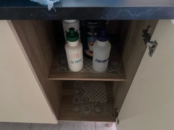 Geladeira funcionando perfeitamente armário em perfeito estado de conservação