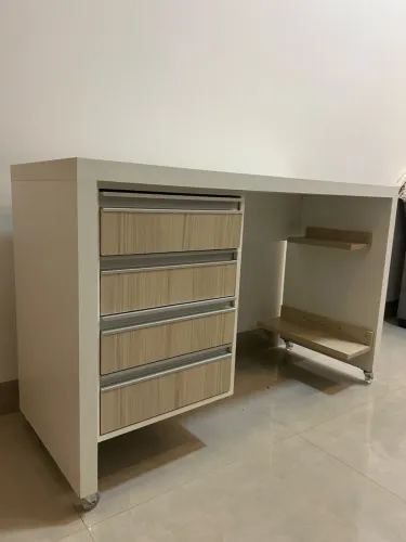 Mesa/escrivaninha em mdf