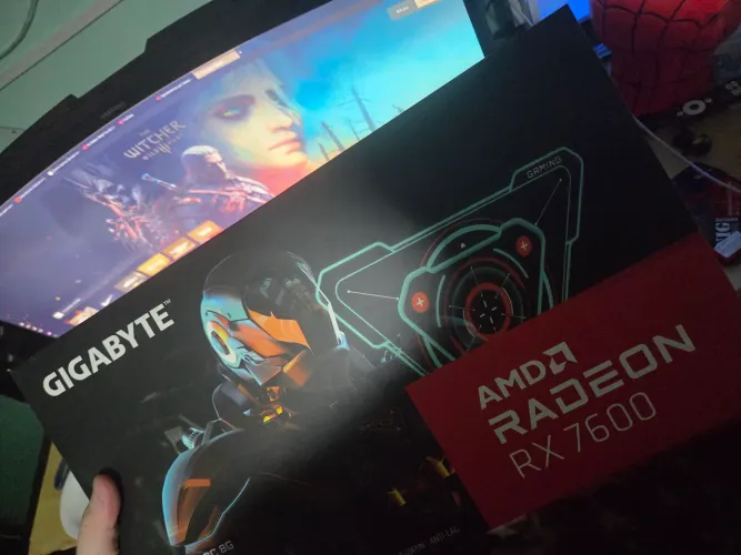 RX7600 GIGABYTE