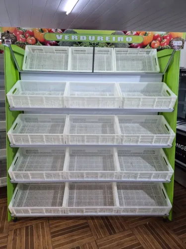 Verdureiro seminovo com 12 caixas