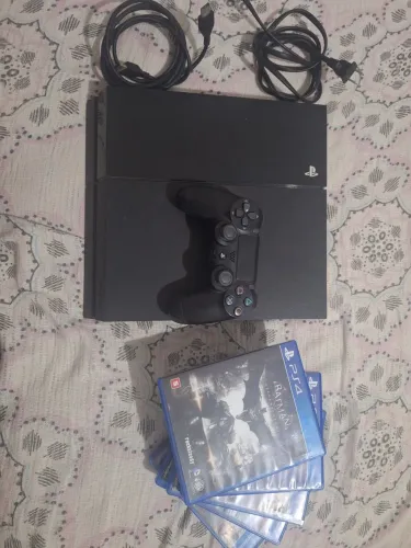 PS4 FAT - 1 controle original e 5 jogos