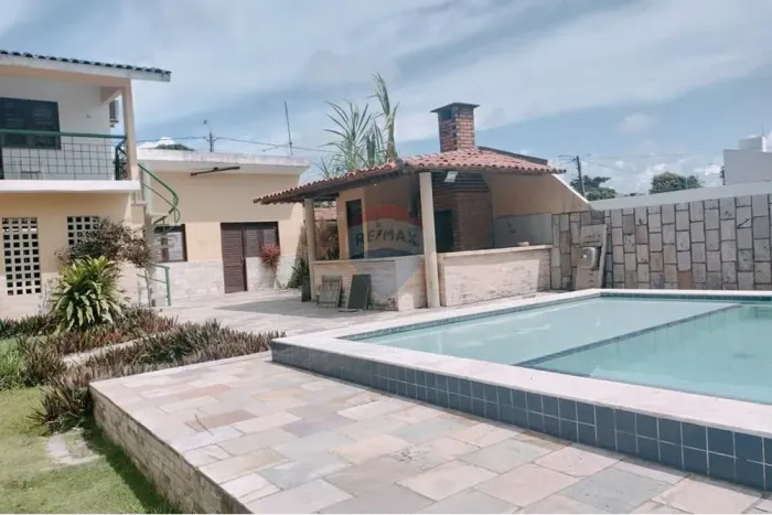 Casa à venda na praia de Pontas de Pedra - Beira Mar - 5 Quartos 438m²