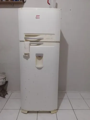 VENDO GELADEIRA ELETROLUX 468 LTS