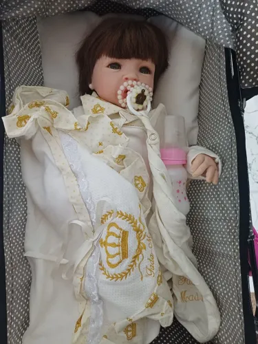 Bebê reborn menina completa com carrinho 