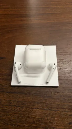 AirPods Apple