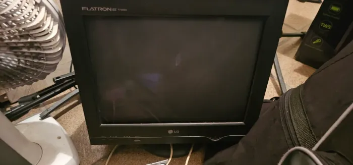 Monitor antigo usado