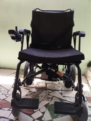 Cadeira de rodas motorizada